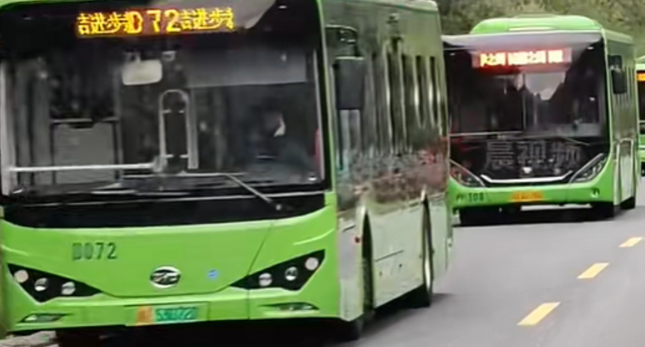 九寨沟单日接待超4万人，游客称赞景区调度能力：每2-3分钟一班车