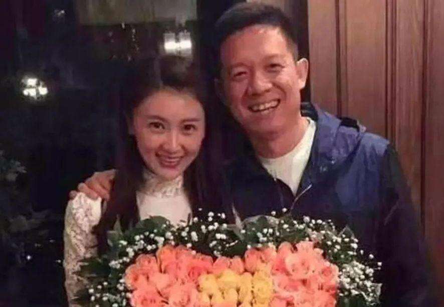 否认资产转移！甘薇宣布与贾跃亭离婚