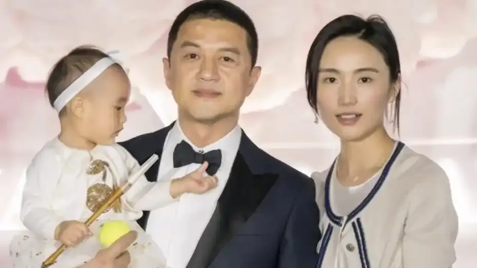 <em>李亚鹏</em>妻子自曝没钱了！租房大平层还要换小房