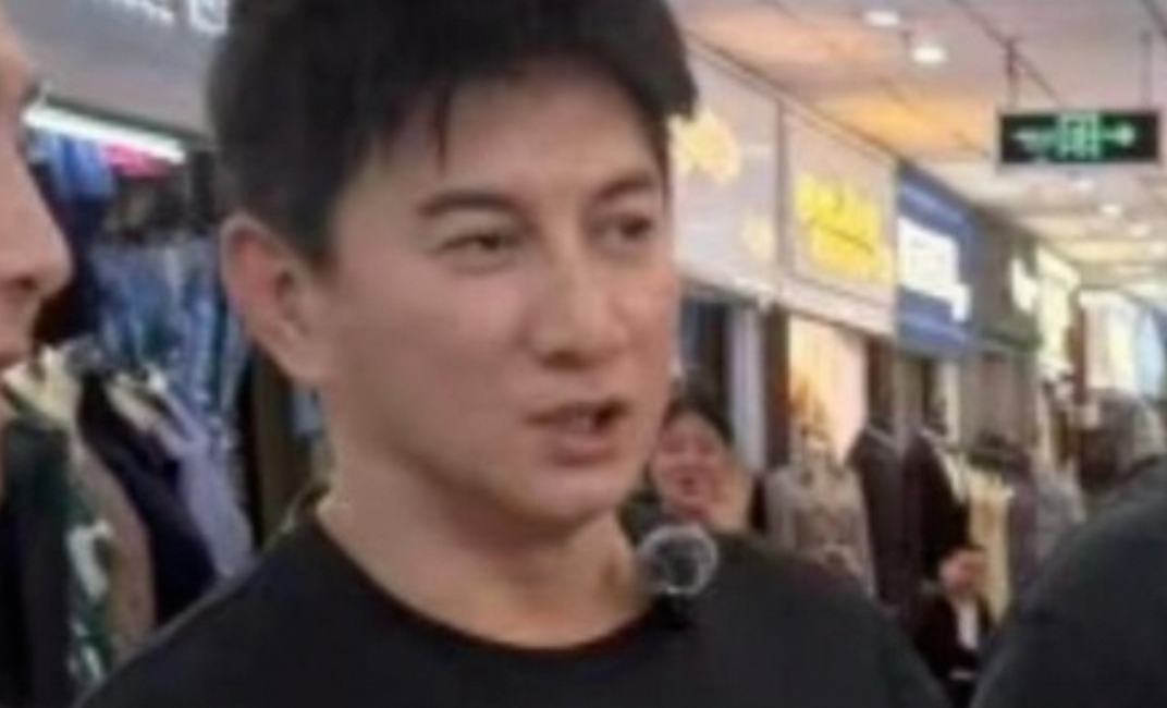 吴奇隆戴婚戒录节目！