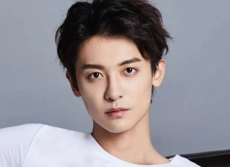 赵志伟否认与虞书欣恋爱：从未恋爱，何来出轨