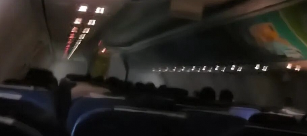 南航客机剧烈颠簸 乘客:飞机差点翻了