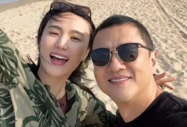 李亚鹏宣布与海哈金喜离婚，二人年龄差近20岁