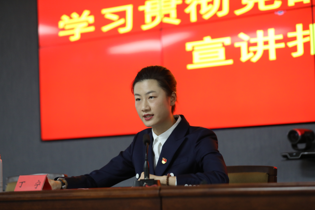 奥运冠军丁宁，已任校长