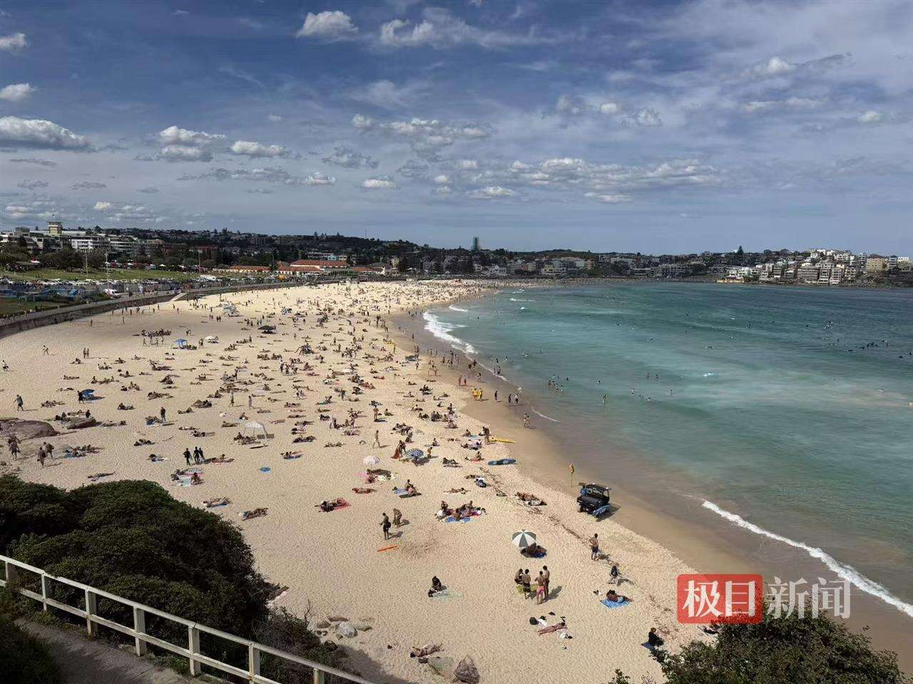 悉尼海滩枪击已致16死38伤，中国留学生现场亲历：枪击持续10多分钟，逃跑时腿都跑软了