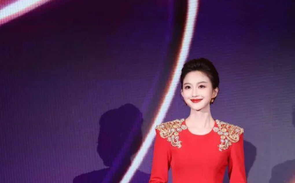 央视2026春晚主持人“上新”，新人刘心悦曾六次主持辽宁卫视春晚